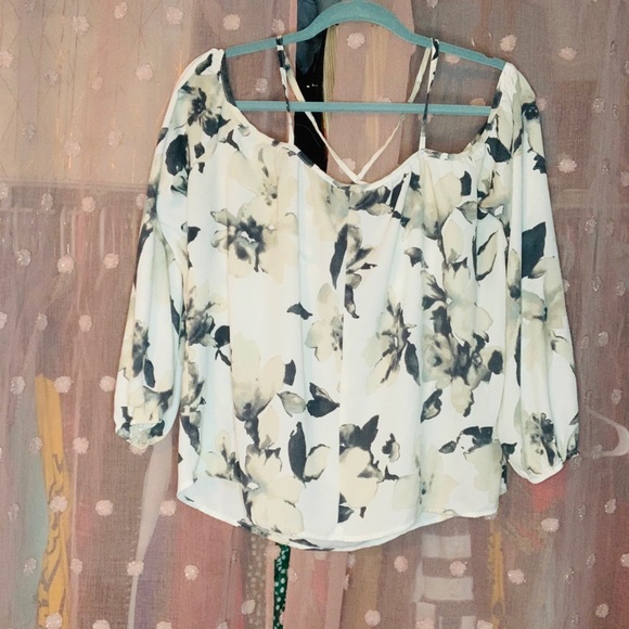 Off the shoulder floral blouse size M - Picture 1 of 4